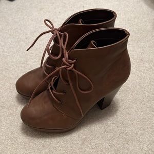 ⚜️ Brown Laceup Boots
